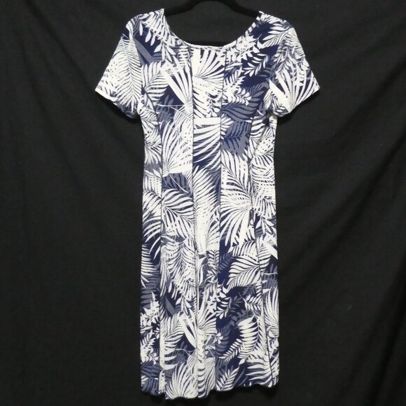 SAMI & JO | large | Navy & White Floral Pattern Short Sleeve Dress | Scoop Neck - Picture 2 of 16